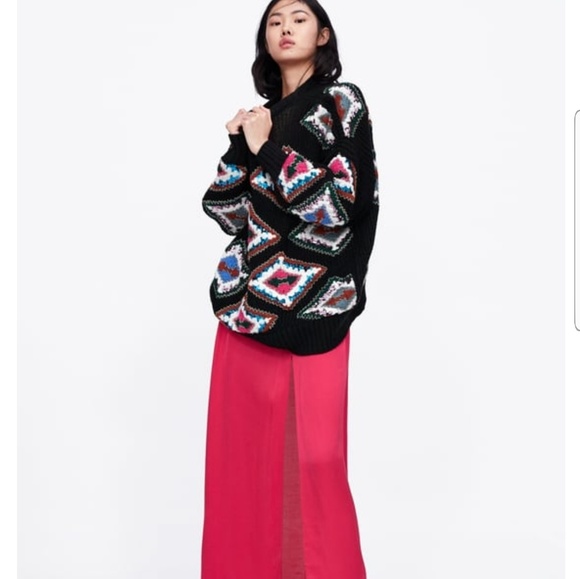 ZARA GEOMETRIC EMBROIDERY OVERSIZED SMALL SWEATER